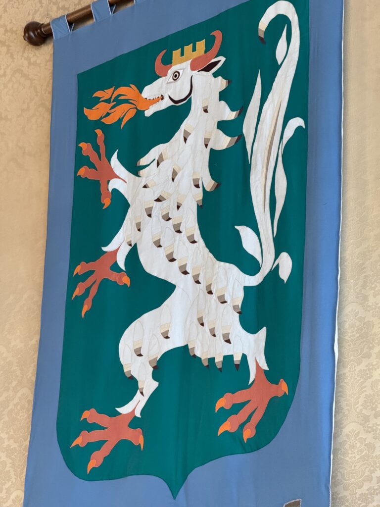 Ein Wappen des Wappensaals im Wiener Rathaus. Foto: Carlo Bakalarz-Zákos